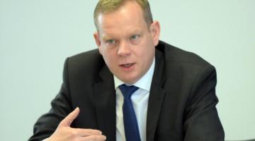 Foto 1: „Landespolitik in Zeiten von Corona“ – darüber gibt Johannes Pöttering von unternehmer nrw ein kurzes Impulsreferat. (Foto: unternehmer nrw)