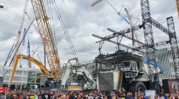 Bild: Eindrücke von der BAUMA am Stand der Firma Liebherr