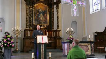 Lichtkreuz Liebe & Tod, Foto: Ludger Hinse
