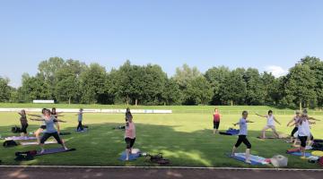 Yoga-Kurs VHS (Copyright: VHS)