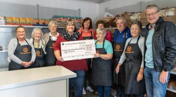 Das Team der Bocholter Tafel freut sich über die Spende des Entsorgungs- und Servicebetriebs (Copyright: Stadt Bocholt)