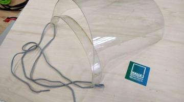 Im Gelsenkirchener Makerspace „Halle 1“ werden an der Westfälischen Hochschule Gesichtsschilder als Schutz gegen virale Infektionen gefertigt. Foto: WH