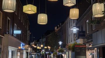 Lampenschirme in der Neustraße, Foto: Stadtmarketing Bocholt