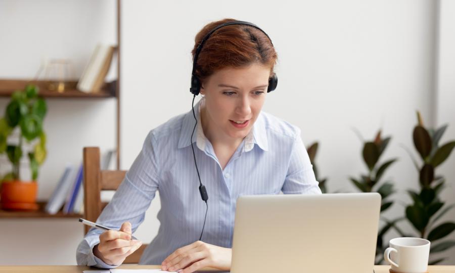 Die drei ersten Online-Trainings, die die HAUS DER UNTERNEHMER GmbH in den Osterferien veranstaltet, drehen sich um Führungs- und Organisationsfragen im Homeoffice. (Foto: iStock) Die drei ersten Online-Trainings, die die HAUS DER UNTERNEHMER GmbH in den Osterferien veranstaltet, drehen sich um Führungs- und Organisationsfragen im Homeoffice. (Foto: iStock)