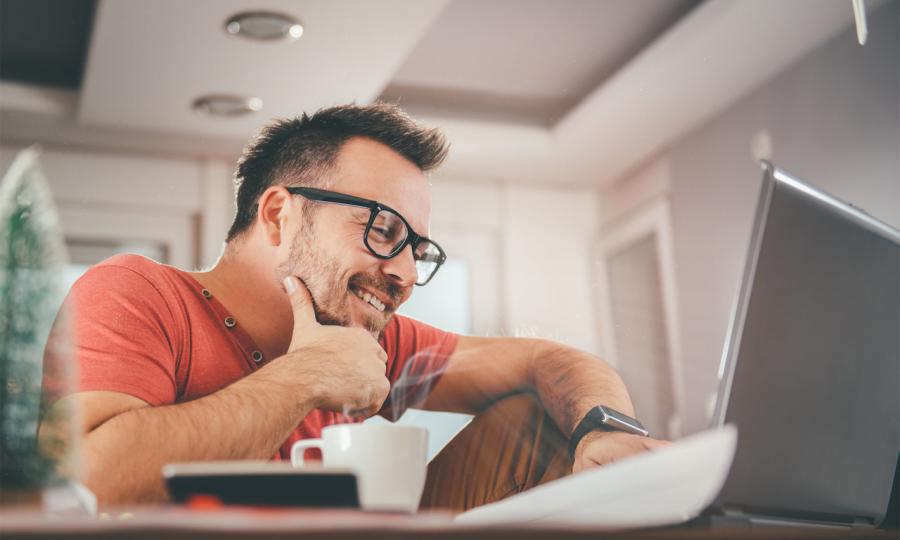 Wenn dezentral an verschiedenen Orten gearbeitet wird, muss anders kommuniziert werden – dabei kommt es vor allem auf die Führungskräfte an. (Foto: istock)