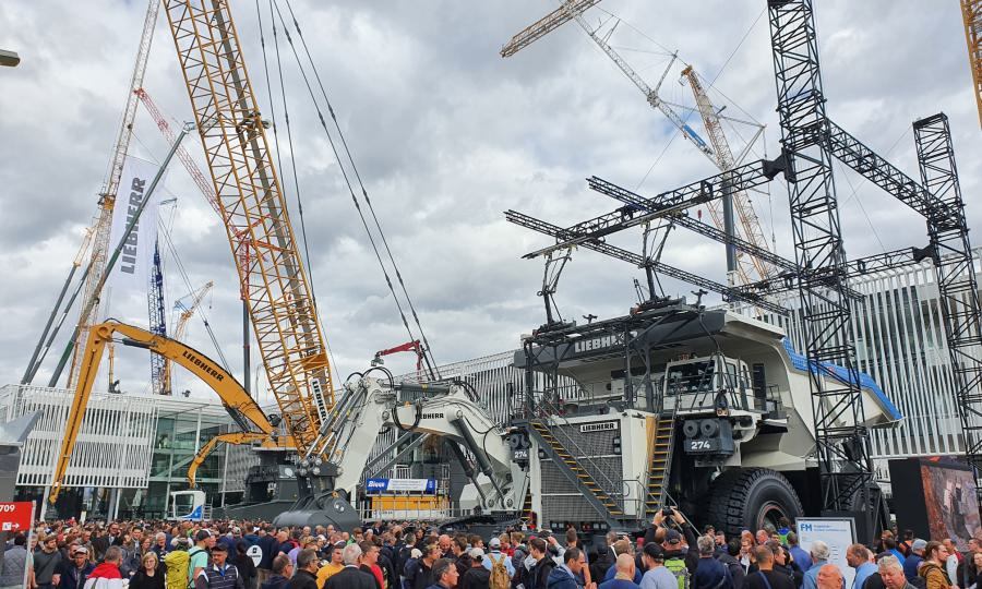 Bild: Eindrücke von der BAUMA am Stand der Firma Liebherr