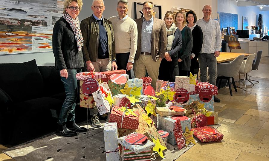 Foto 2. Liebevoll verpackte Geschenke mit den Wunschsternen