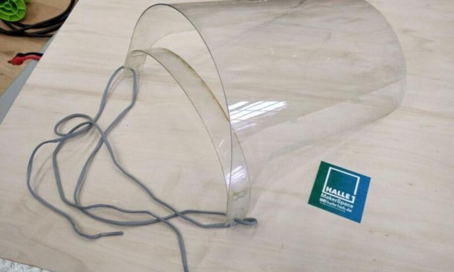 Im Gelsenkirchener Makerspace „Halle 1“ werden an der Westfälischen Hochschule Gesichtsschilder als Schutz gegen virale Infektionen gefertigt. Foto: WH Im Gelsenkirchener Makerspace „Halle 1“ werden an der Westfälischen Hochschule Gesichtsschilder als Schutz gegen virale Infektionen gefertigt. Foto: WH