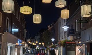 Lampenschirme in der Neustraße, Foto: Stadtmarketing Bocholt